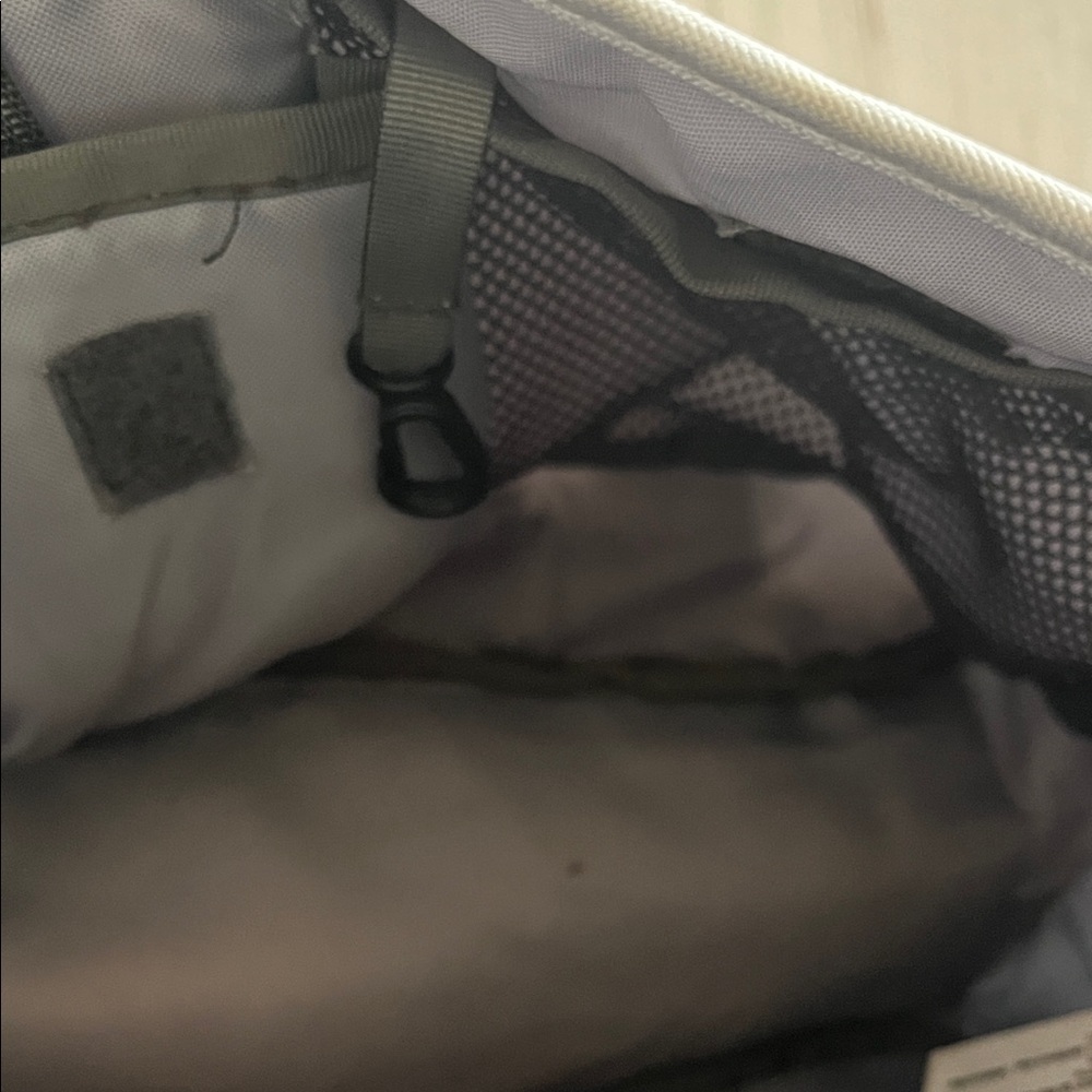 Patagonia Cream Messenger Bag with Black and Teal Accents - Picture 11 of 12